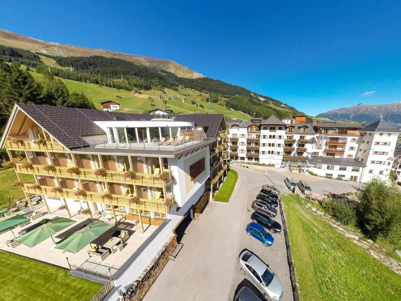 Natuerlich Hotel Mit Charakter Fiss Exteriör bild